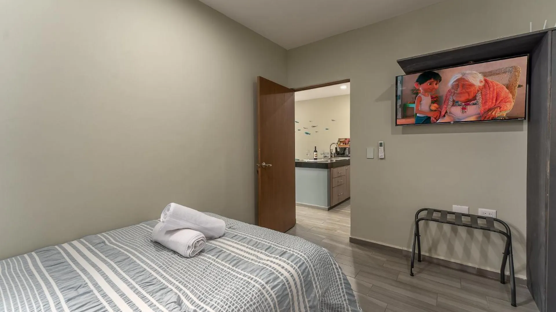 Luxe Modern-5 Star Area-Walk 2 Beach-Pool-Bbq-View-King Bed Mazatlan Mexico